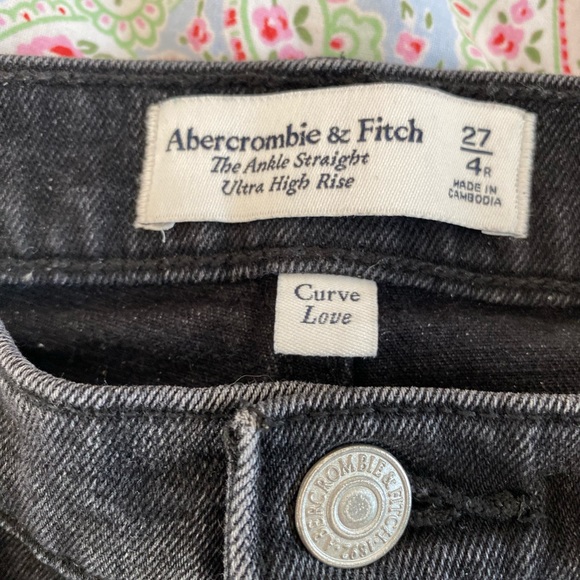Abercrombie & Fitch Ultra High Rise Ankle Straight Jeans - Picture 4 of 4